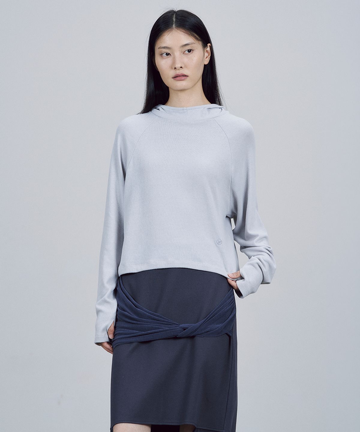 솔티페블(SALTY PEBBLE) SOFT CROPPED HOODED TOP [LIGHT GREY]