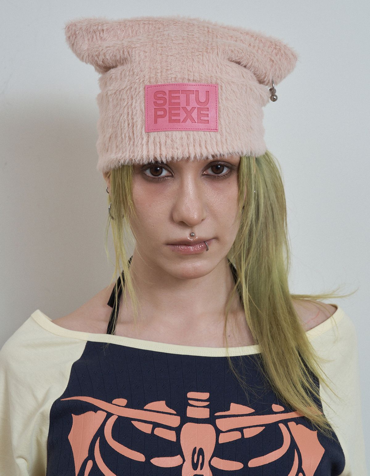 셋업이엑스이(SETUP-EXE) CAT PIERCING BEANIE / BABY PINK