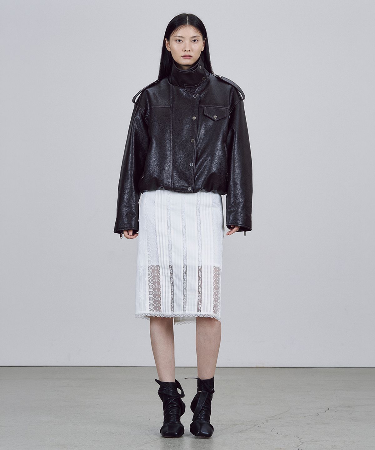 솔티페블(SALTY PEBBLE) HIGH NECK FAUX LEATHER JACKET [BROWN]