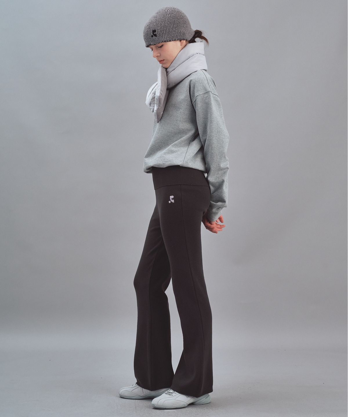 레스트앤레크레이션(REST&RECREATION) KNIT FLARE PANTS - CHARCOAL