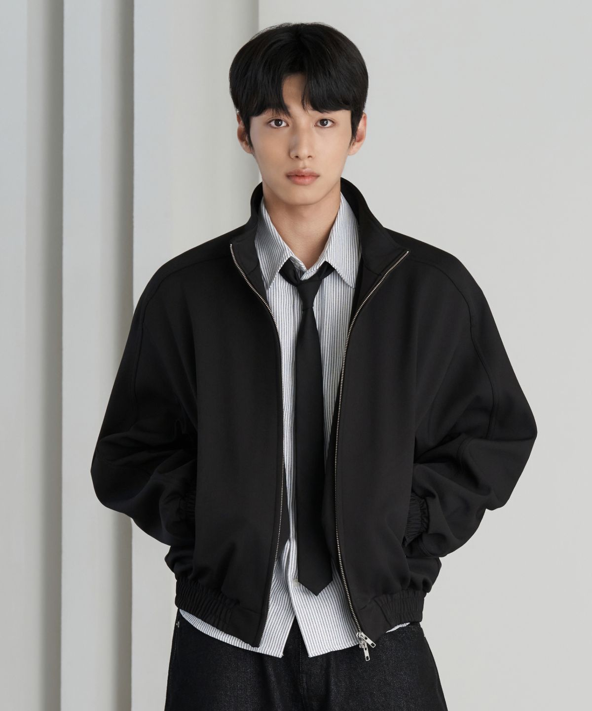효지(HYOJI) 26 FW 하이넥 블루종 커브드 크롭 자켓 (3컬러)