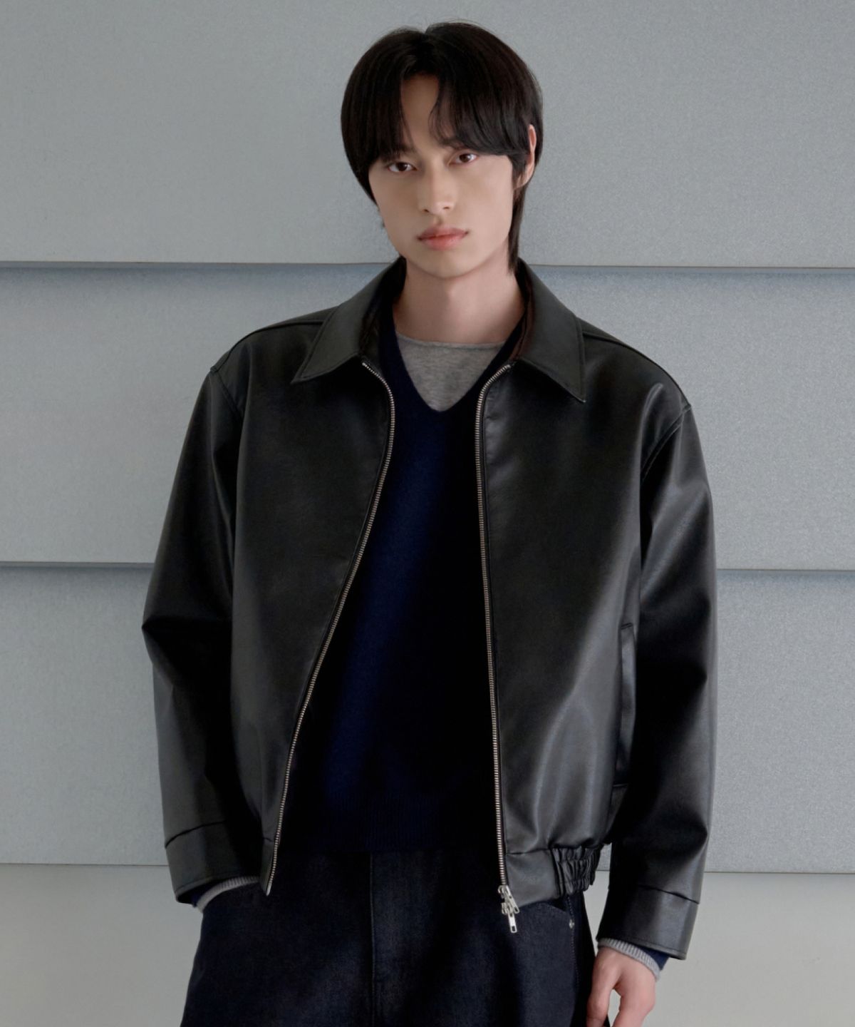 효지(HYOJI) 26 FW 레더 미니멀 블루종 크롭 자켓 (블랙)