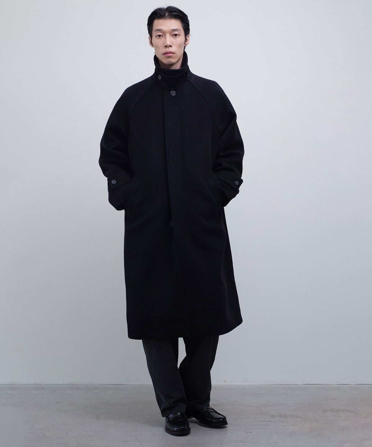 편마(PYEON MA) Merino Wool 100 Balmacan Coat - Black