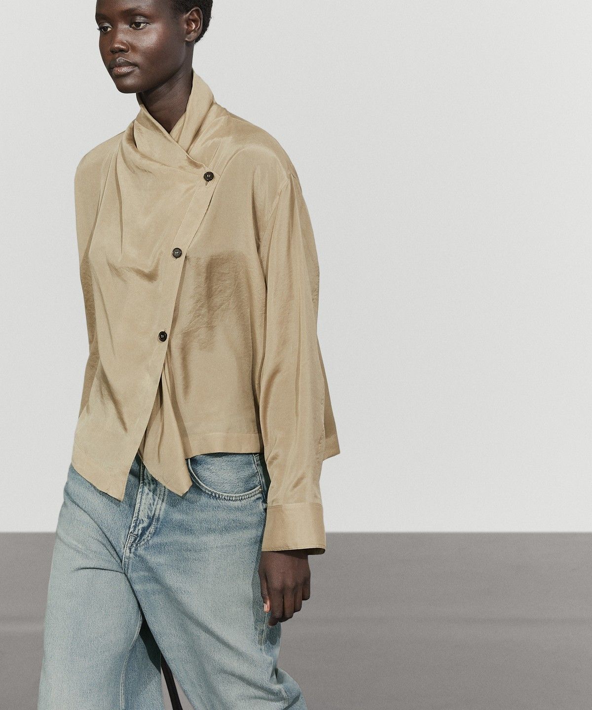 마시모두띠(MASSIMO DUTTI) 크로스 클로징 칼라 셔츠