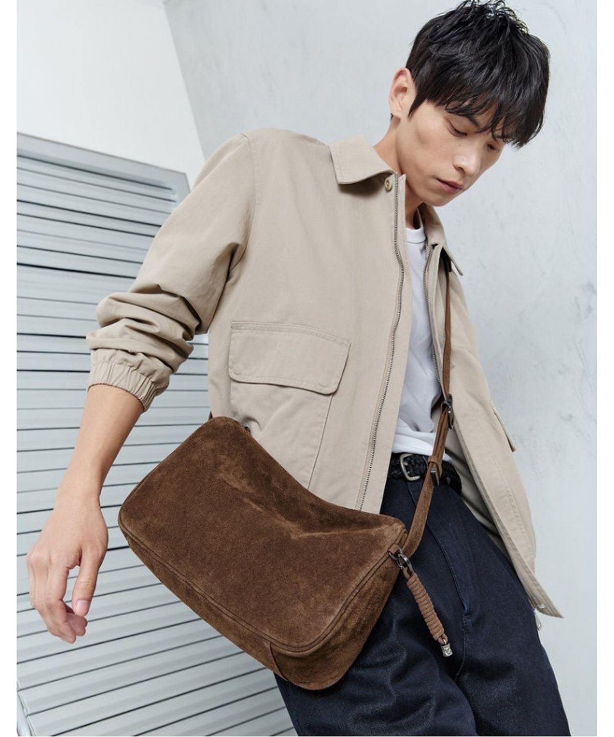 질스튜어트 맨 액세서리(JILLSTUART MEN ACC) [삭형X질스튜어트남성ACC] 브라운 스웨이드 미니멀 크로스백
