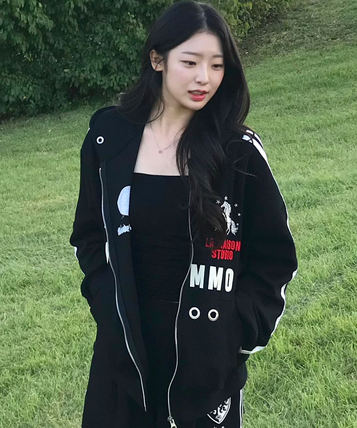 라 메종 스튜디오(LA MAISON STUDIO) 스타홀스 아일렛 후드집업 블랙(FCG3ZP954M)