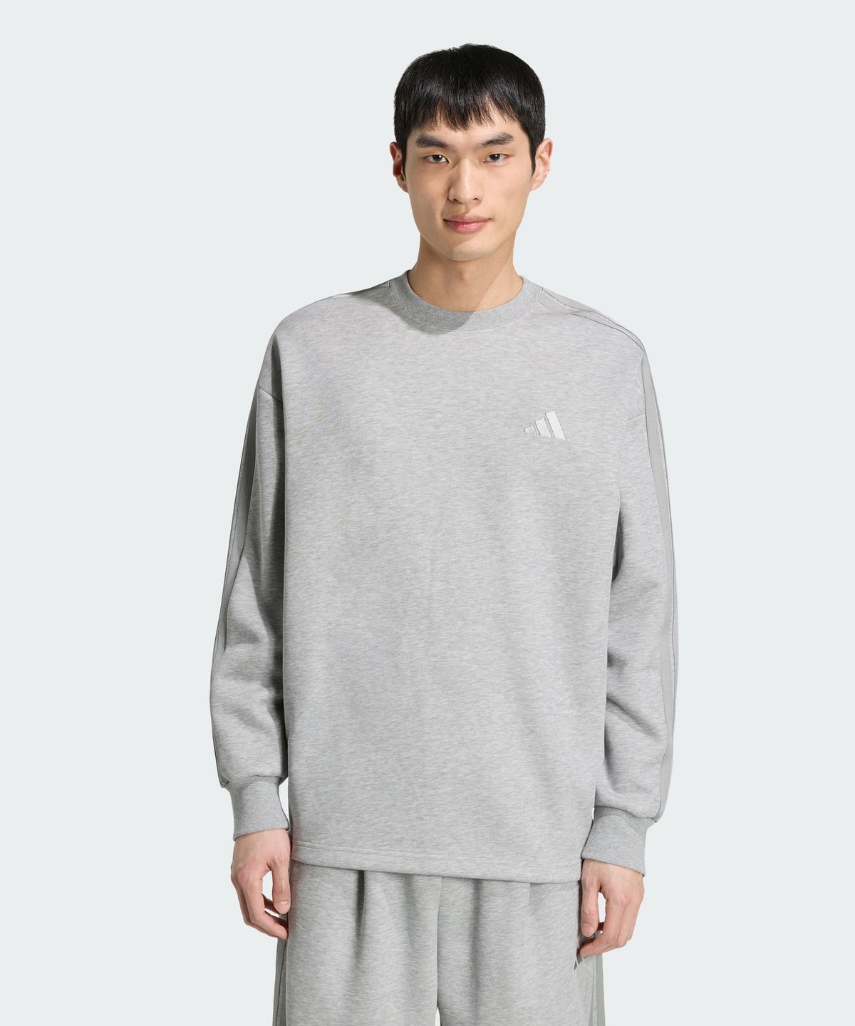 아디다스(ADIDAS) 에센셜 플러스 루즈 핏 3-스트라이프 컨템퍼러리 스페이서 니트 스웨트셔츠 KV5912