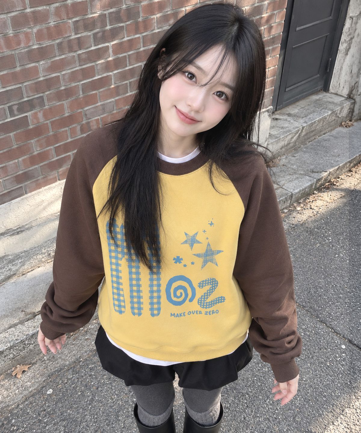 모즈모즈(MOZMOZ) 코튼틴트 배색 레글런 맨투맨 브라운
