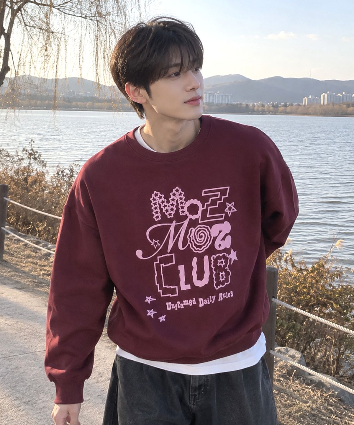 모즈모즈(MOZMOZ) 데일리 노이즈 맨투맨 버건디
