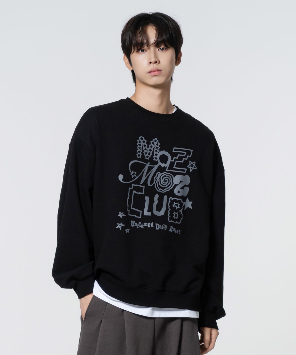 모즈모즈(MOZMOZ) 데일리 노이즈 맨투맨 블랙