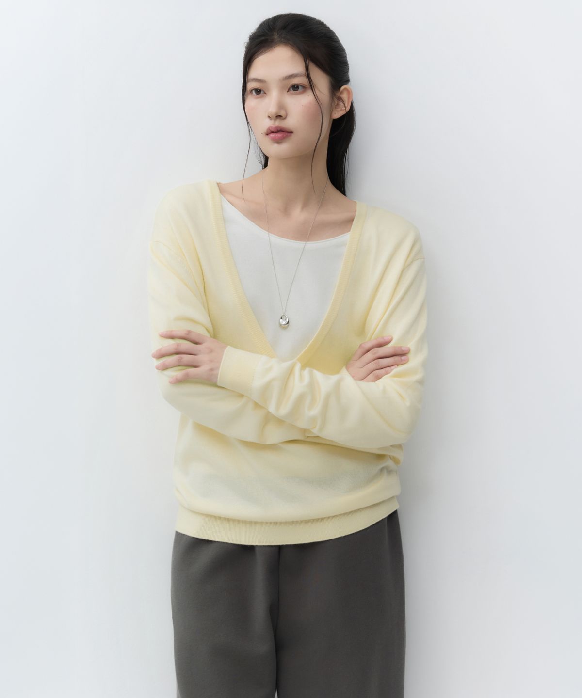 무신사 스탠다드 우먼(MUSINSA STANDARD WOMAN) 우먼즈 에센셜 릴렉스드 딥 브이 넥 니트 [버터 크림]