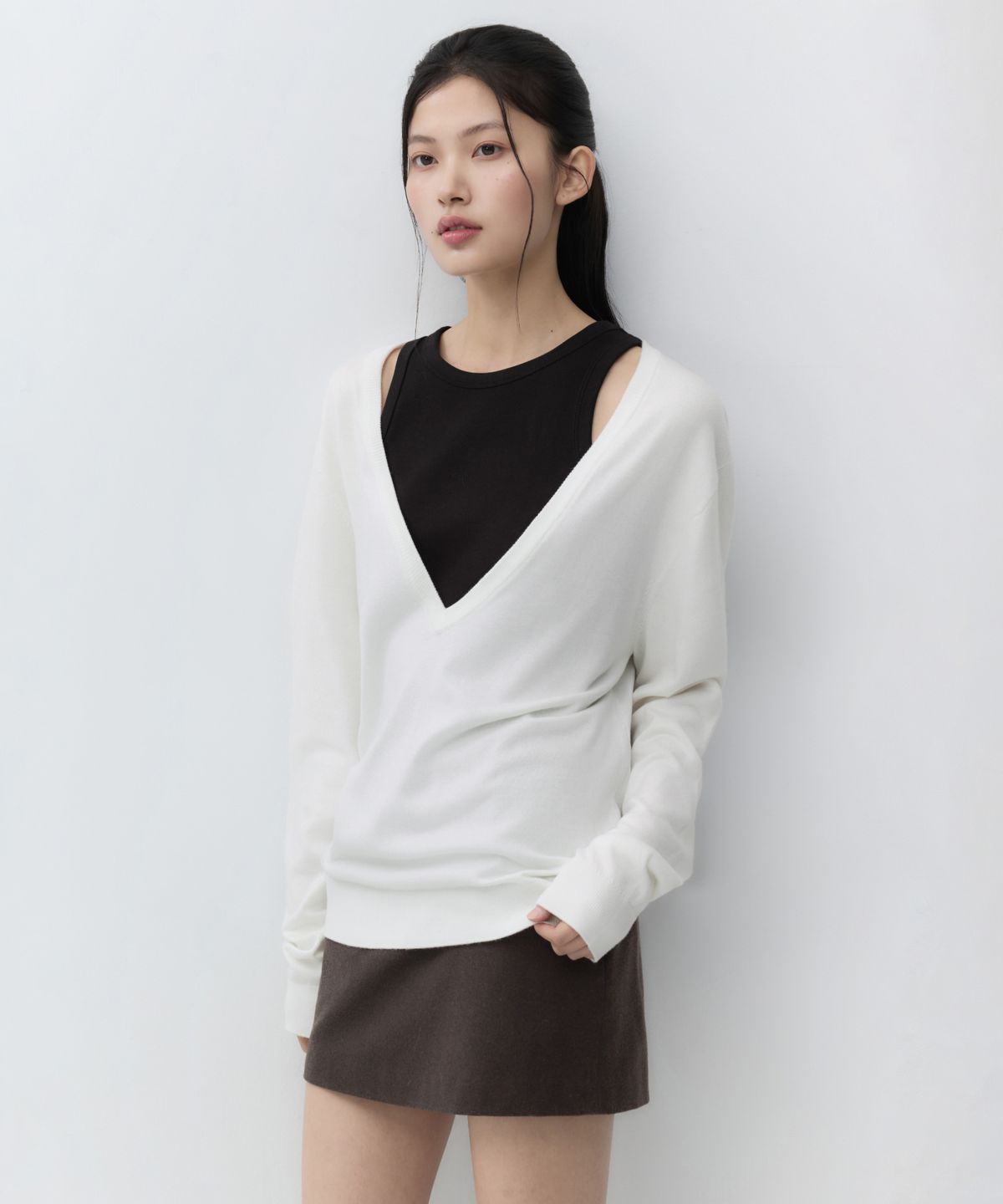 무신사 스탠다드 우먼(MUSINSA STANDARD WOMAN) 우먼즈 에센셜 릴렉스드 딥 브이 넥 니트 [아이보리]