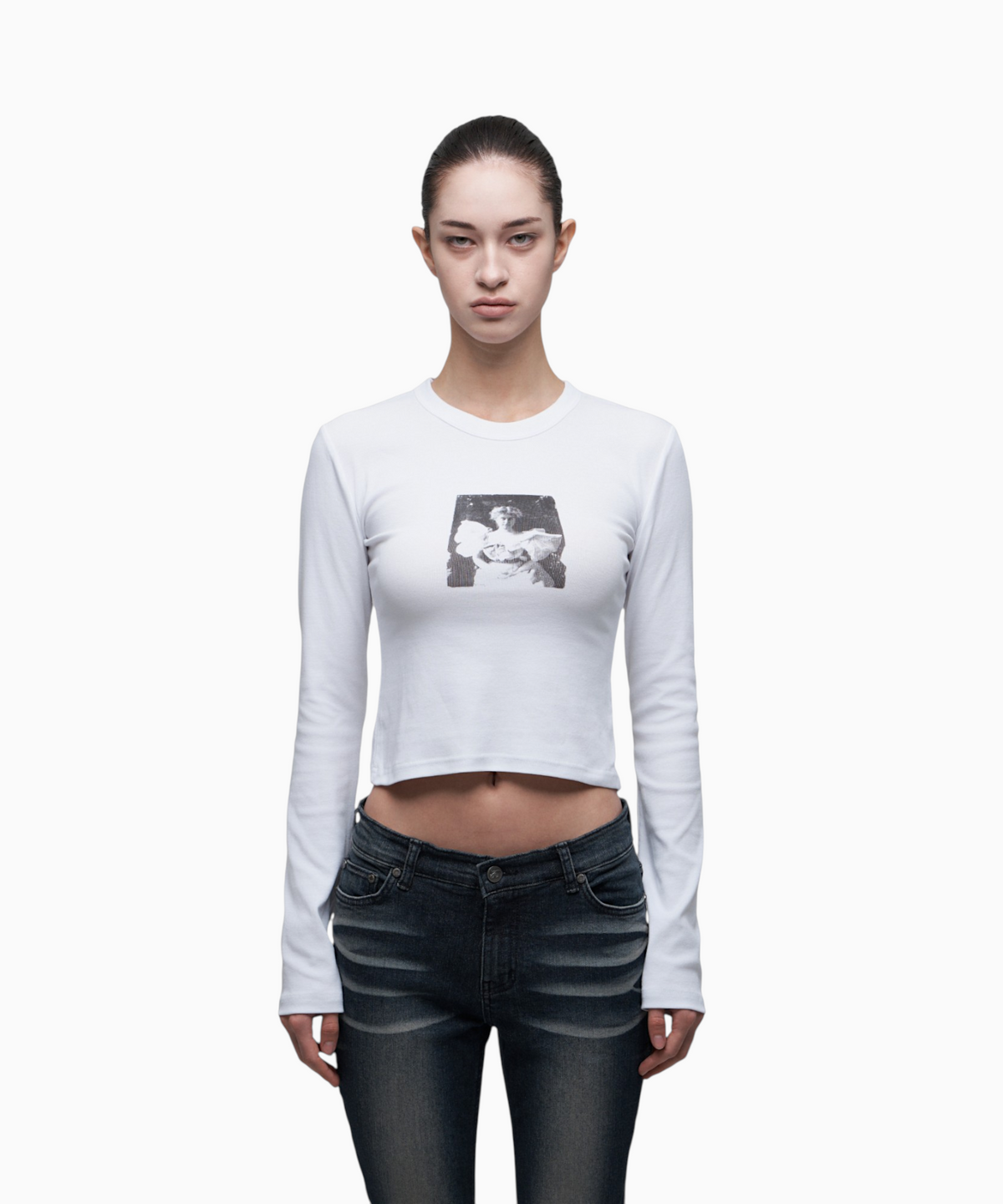 시너진(SYNERJYN) SQUARE PRINTED LONG SLEEVE WHITE