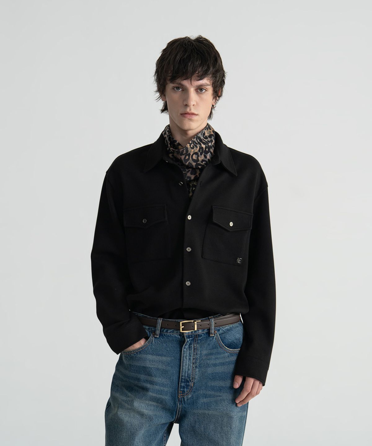 노이스(NOICE) PIQUE LOGO FLAP POCKET SHIRT - BLACK