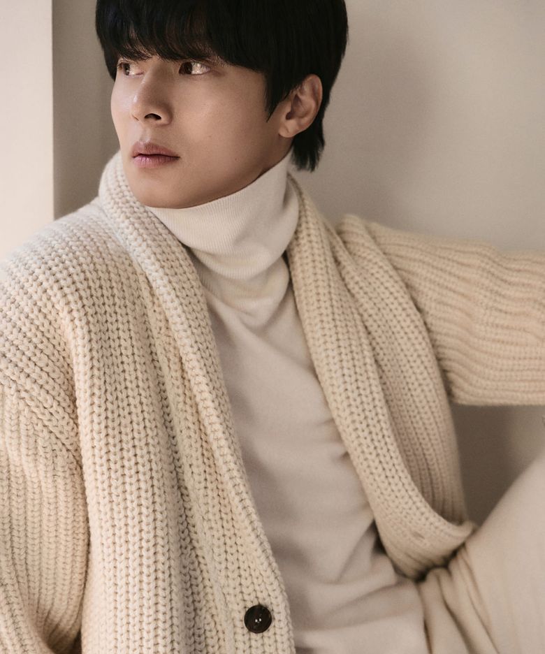 캐시미어 블렌드 에센셜 터틀넥 니트 아이보리