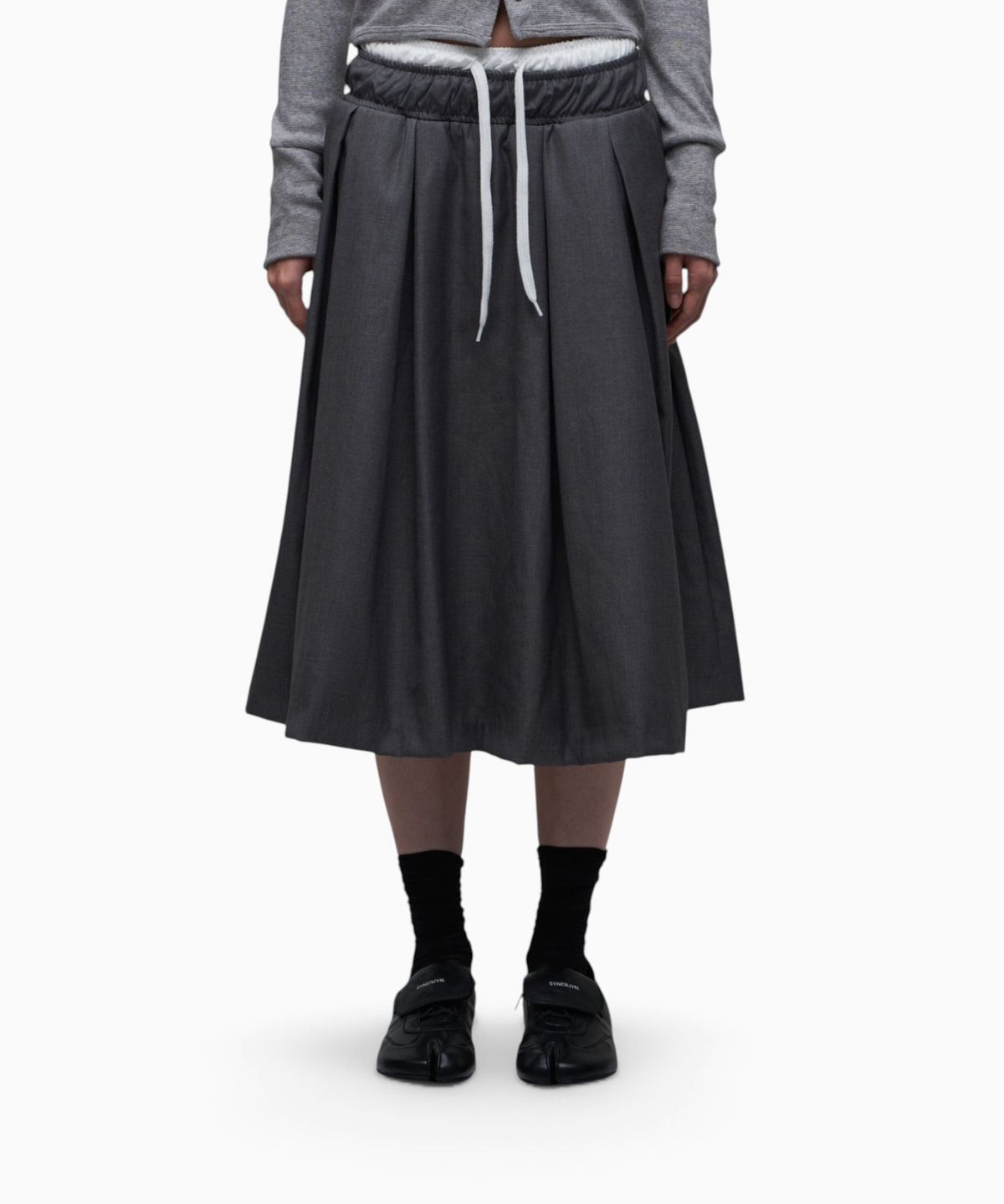 시너진(SYNERJYN) LAYERED WAIST MIDI SKIRT CHARCOAL