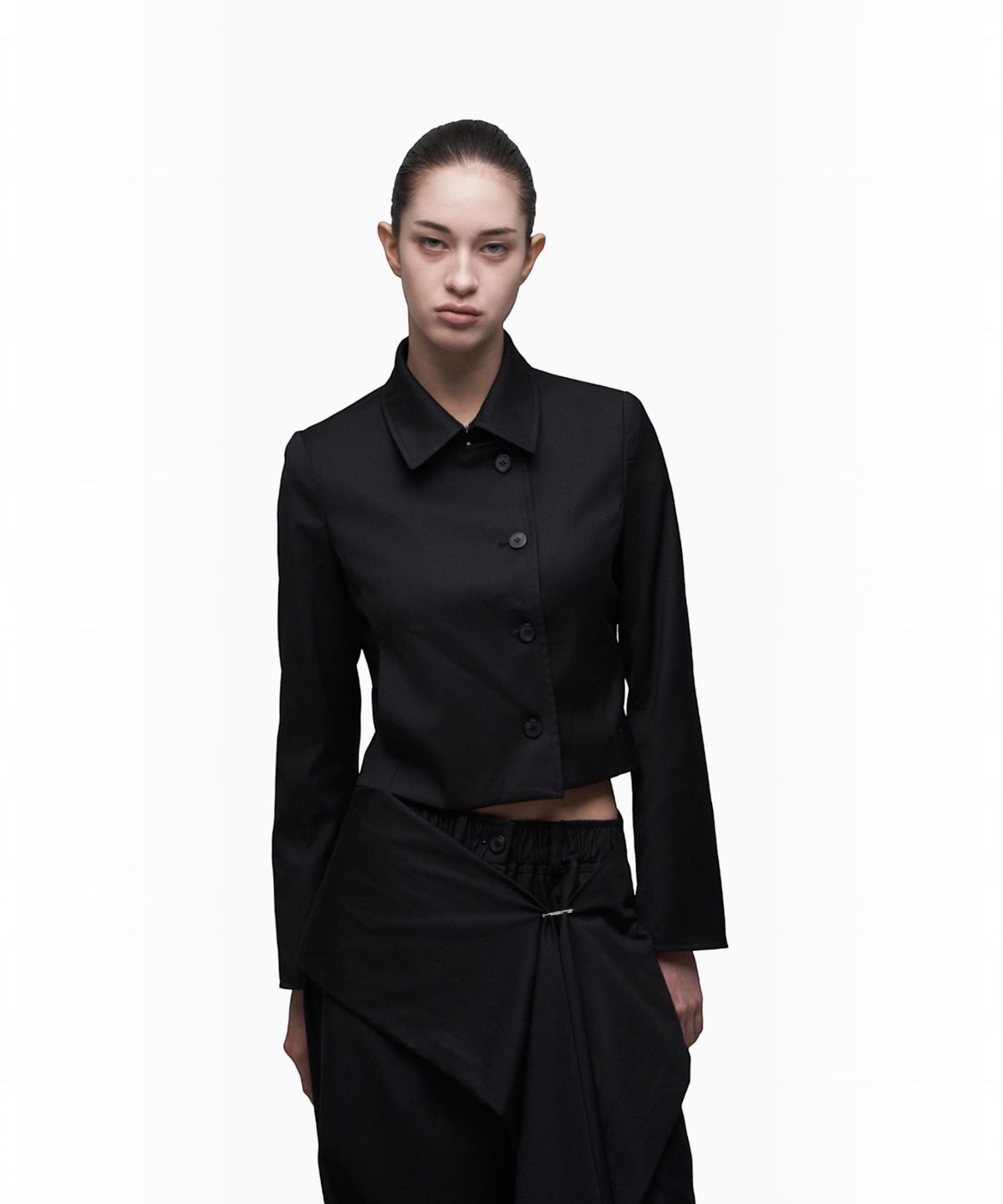 시너진(SYNERJYN) TAILORED CROPPED BLAZER BLACK