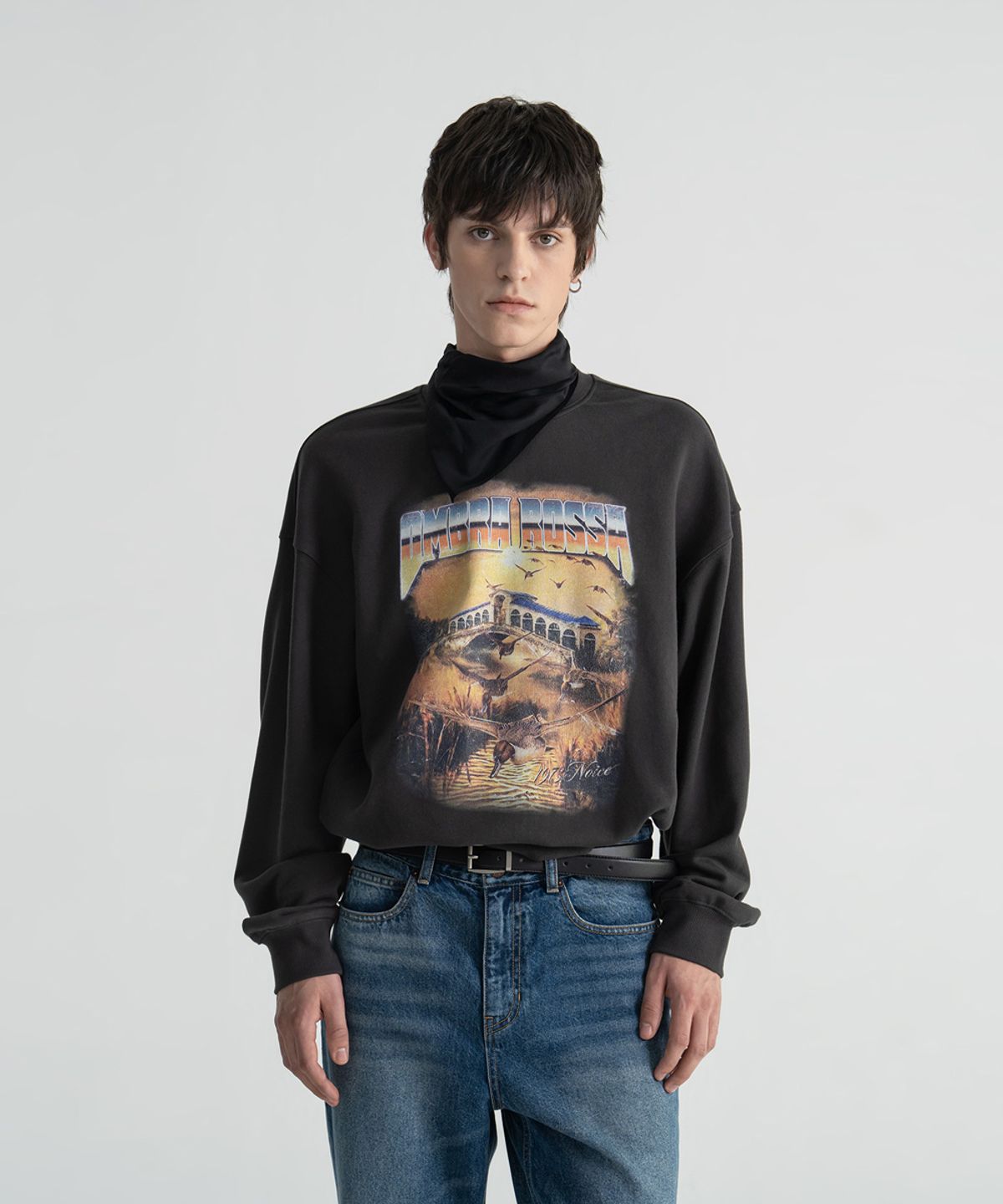 노이스(NOICE) OMBRA ROSSA GRAPHIC SWEATSHIRT - CHARCOAL