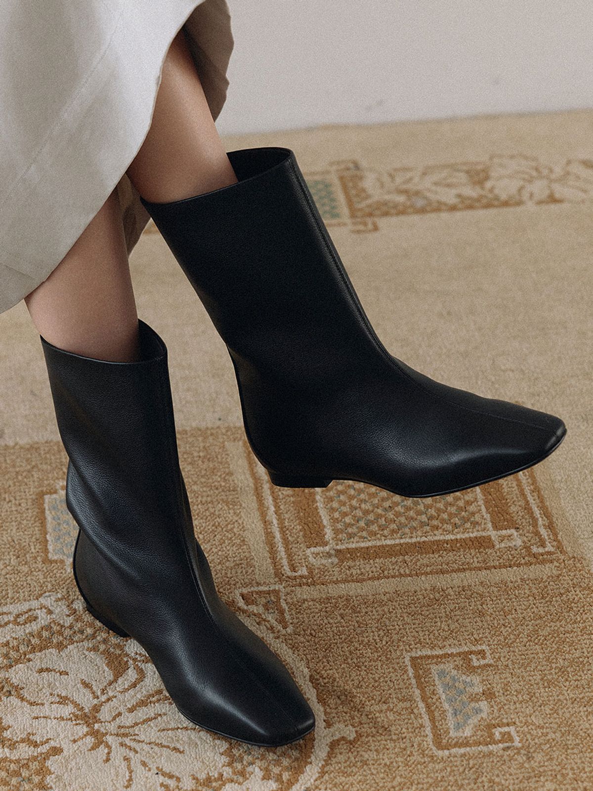 루에브르(LOEUVRE) Plat Pointu Mid Boots HA6AD031-FH