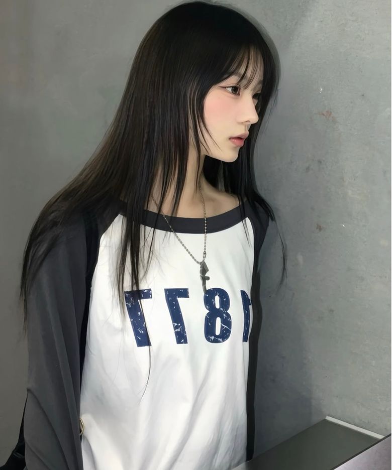 1877 래글런 원숄더 티셔츠 화이트/차콜
