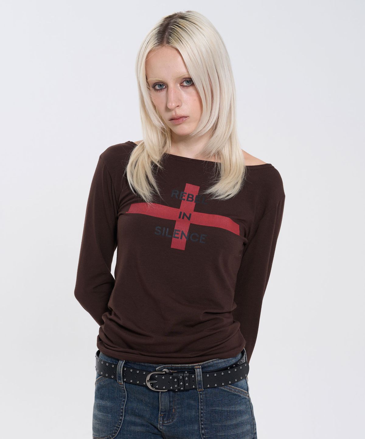 필프(PEALP) REBEL IN SILENCE BOAT NECK T-SHIRT 63 (BROWN)