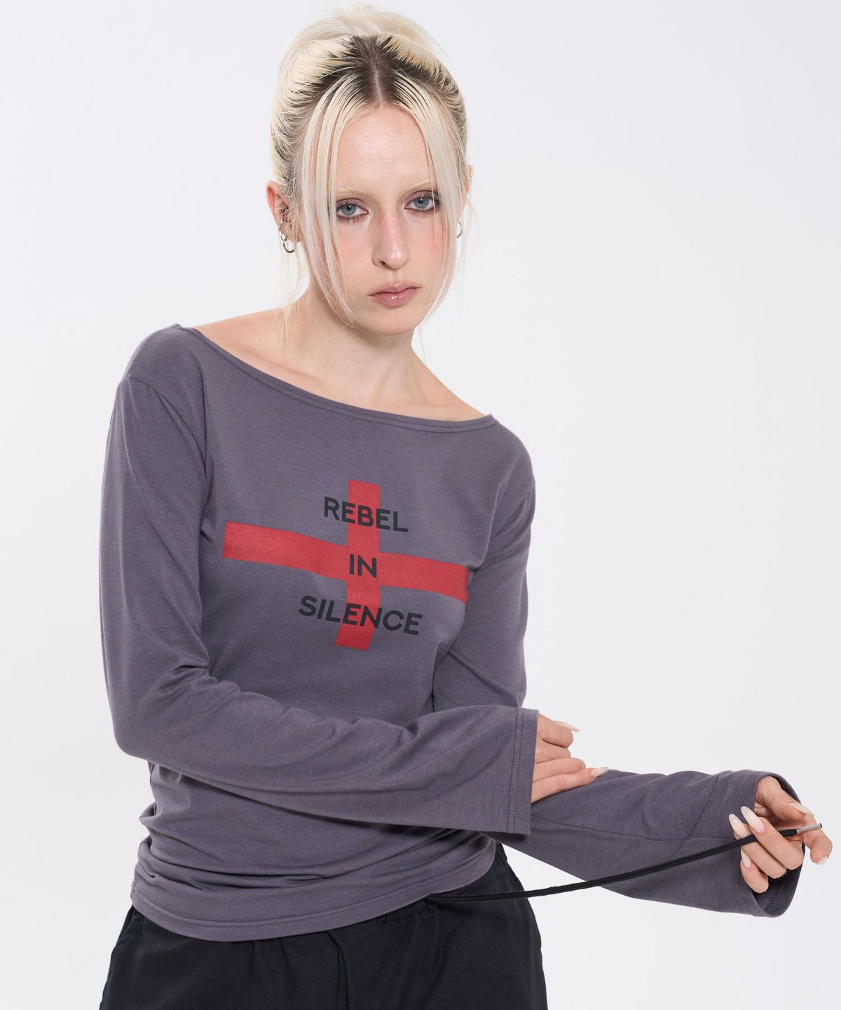 필프(PEALP) REBEL IN SILENCE BOAT NECK T-SHIRT 63 (CHARCOAL)