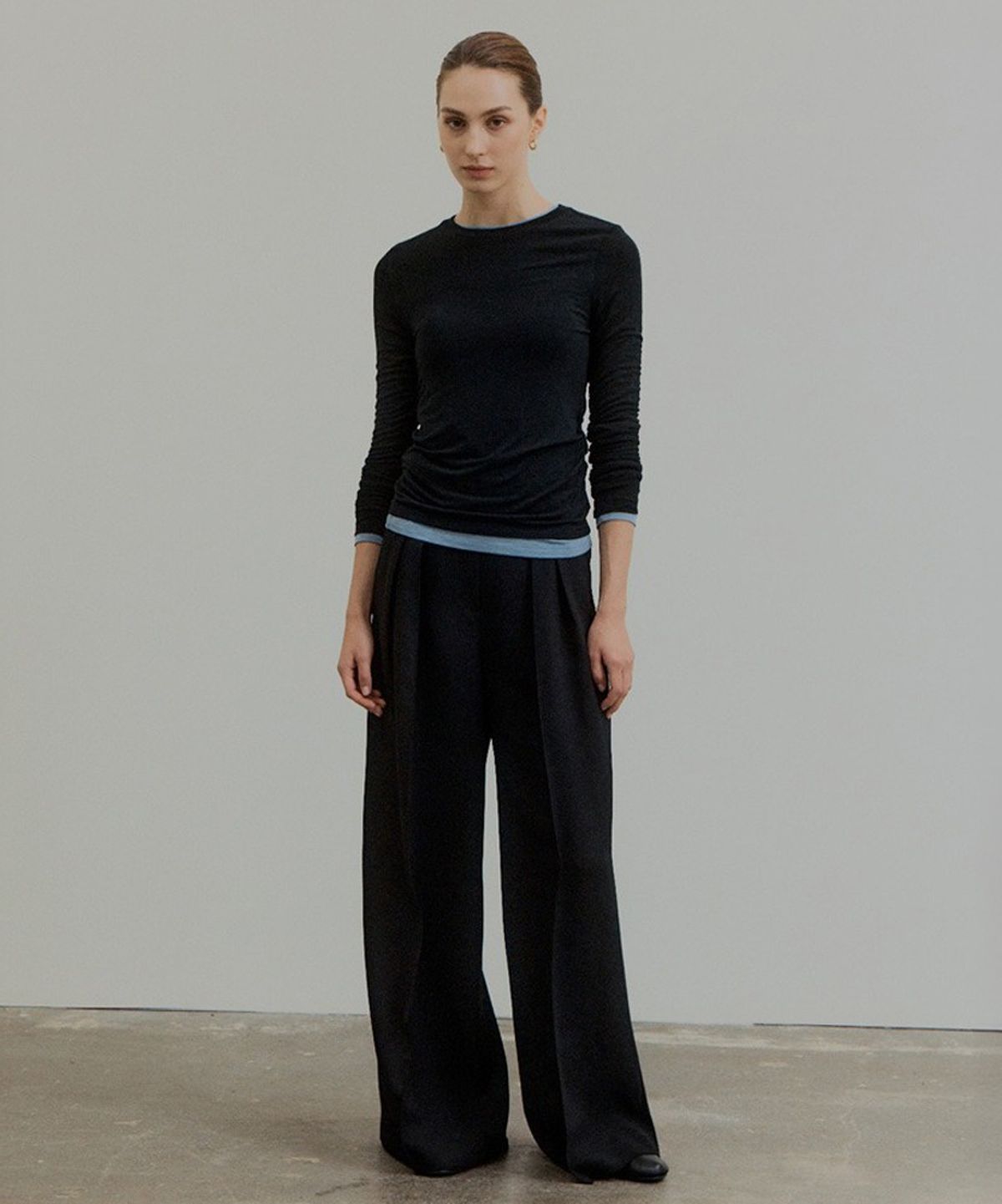 바니스뉴욕(BARNEYS NEWYORK) 26FW 카일리 테일러드 턱 팬츠 블랙