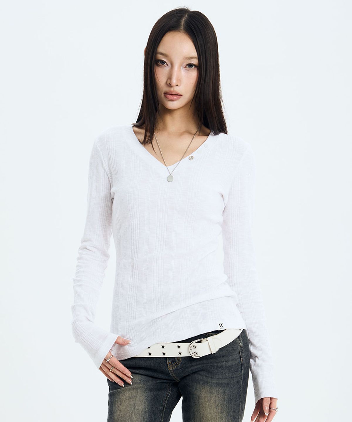 낫노잉(NOTKNOWING) V-Neck Slim Top (WHITE)