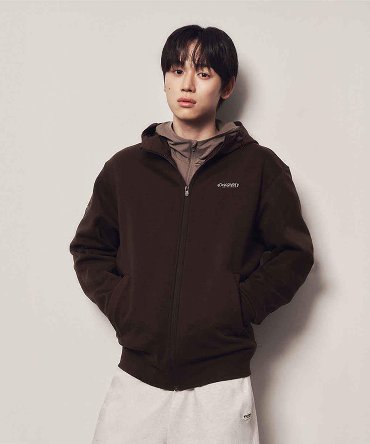 디스커버리 익스페디션(DISCOVERY EXPEDITION) 유니 소로나웜 기모 니트 후드 집업 (Brown)