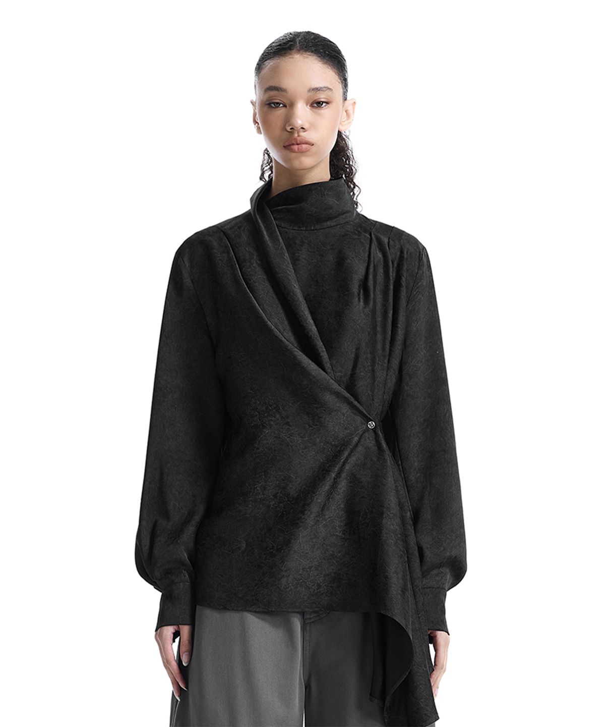 트리밍버드(TREEMINGBIRD) Draped High-Neck Blouse [ Black ]