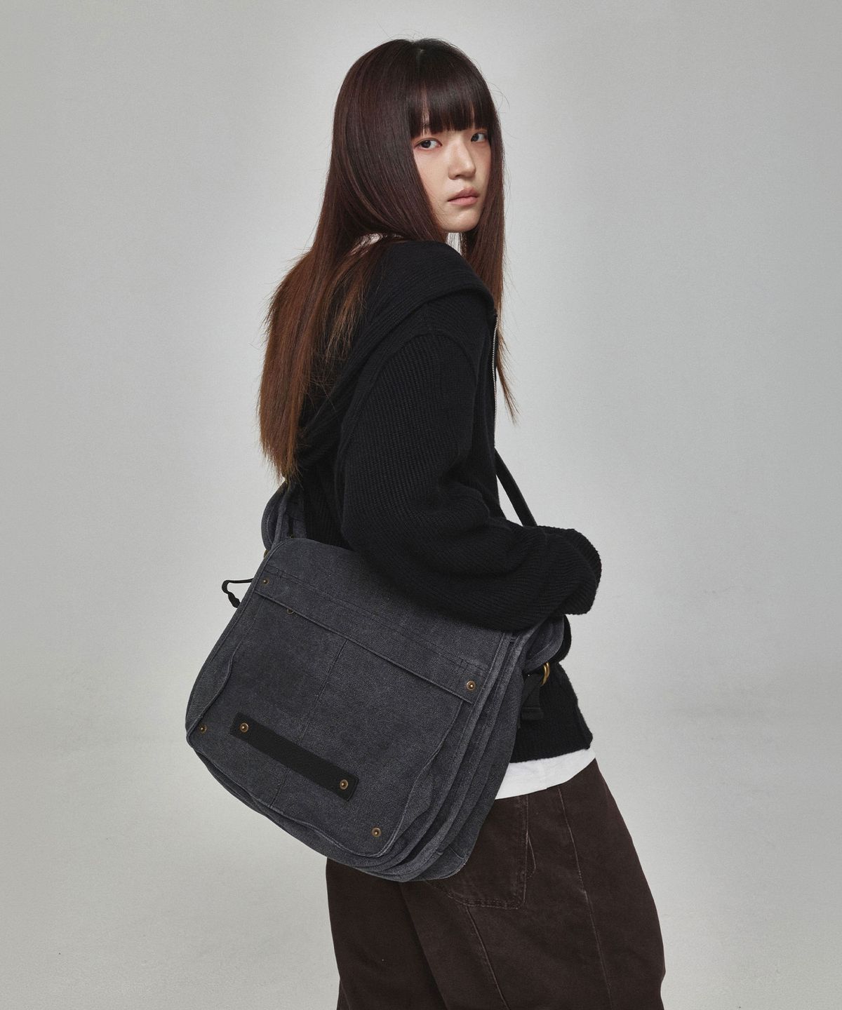 기철(KICHUL) Raw Military Messenger Bag (Washed Black)