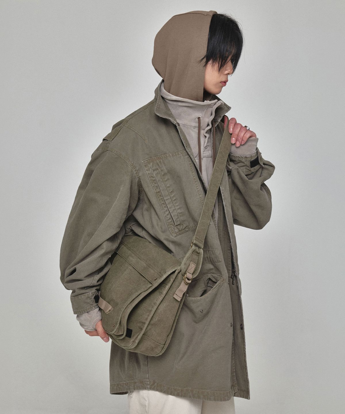 기철(KICHUL) Raw Military Messenger Bag (Washed Khaki)