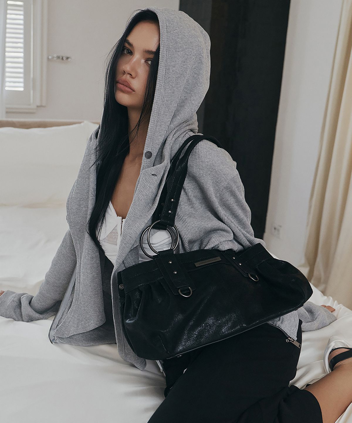 플리즈노팔로우(PLEASENOFOLLOW) Dove Leather Shoulder Bag (Black)