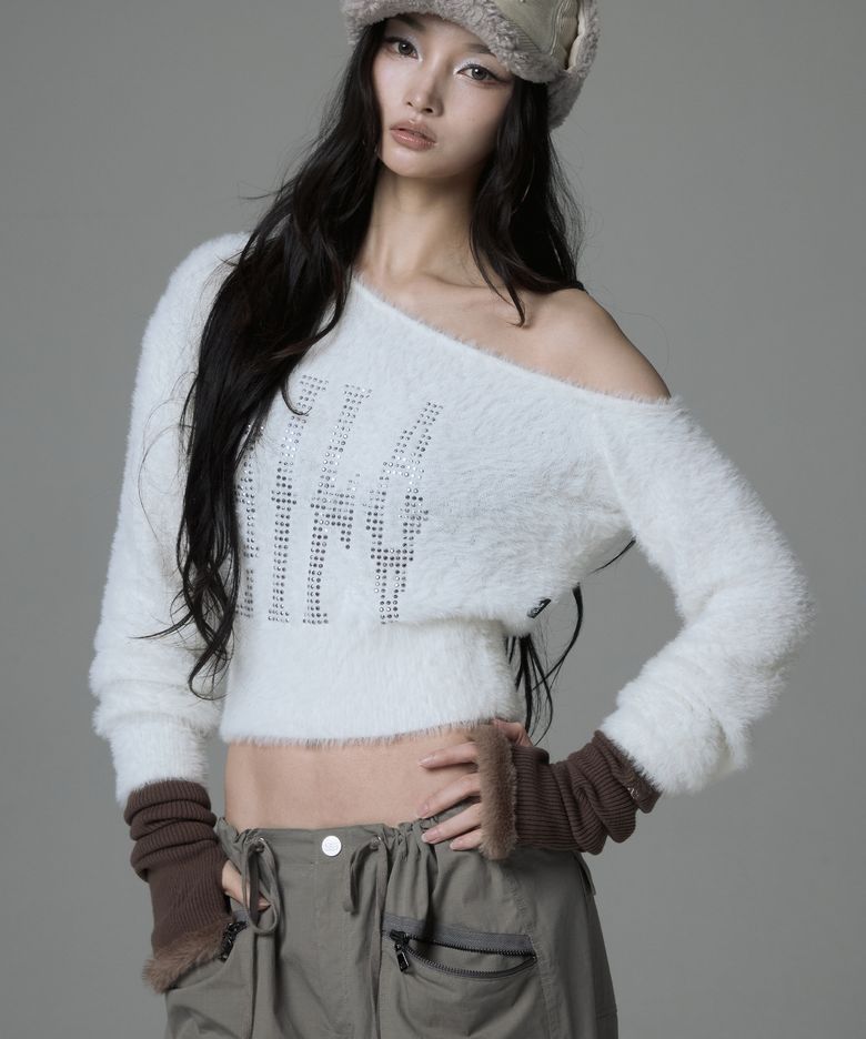 LETTERING LOGO FUR HAND WARMER_BROWN