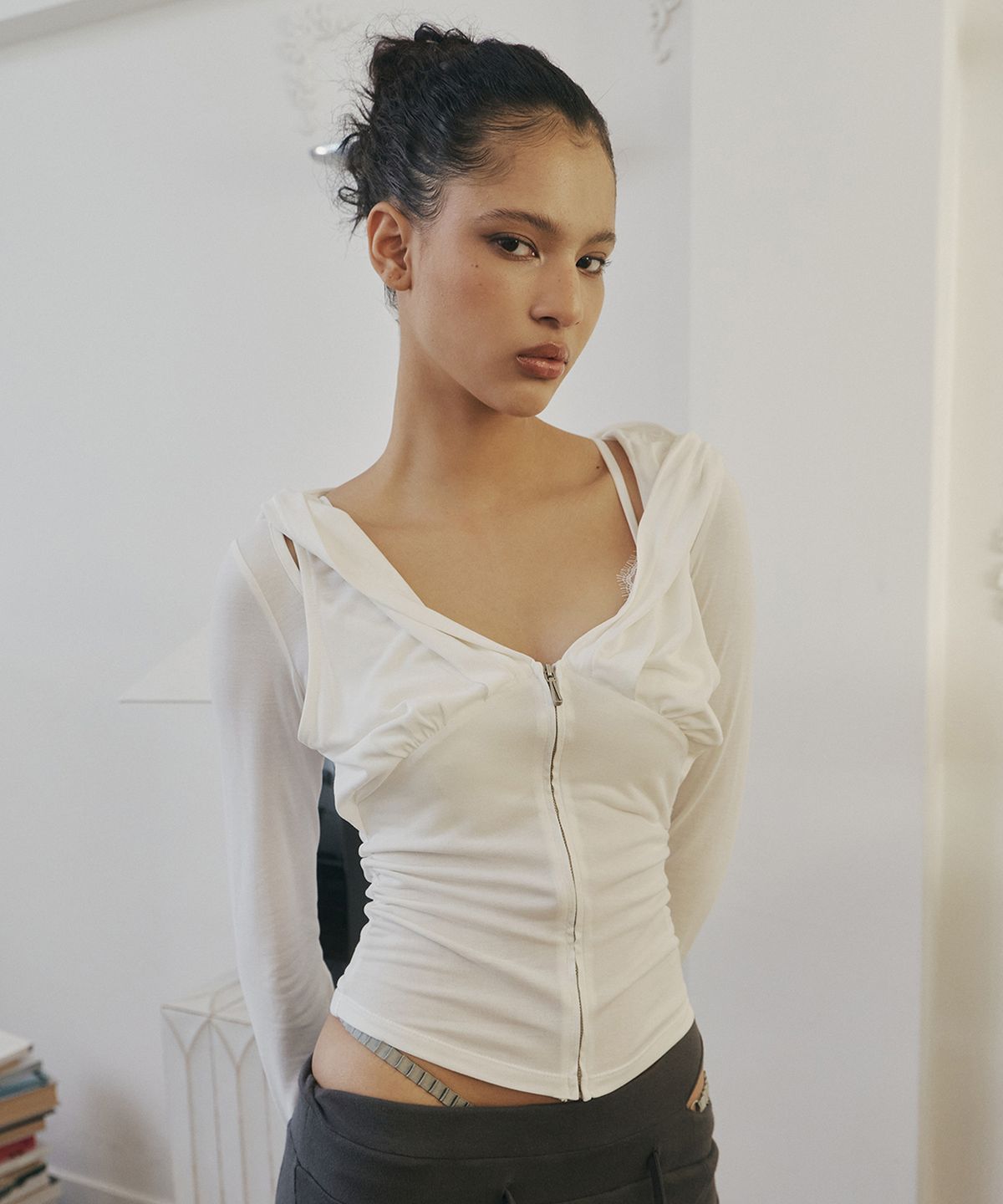 플리즈노팔로우(PLEASENOFOLLOW) Rhea Drape Long Sleeve Hoodie (White)