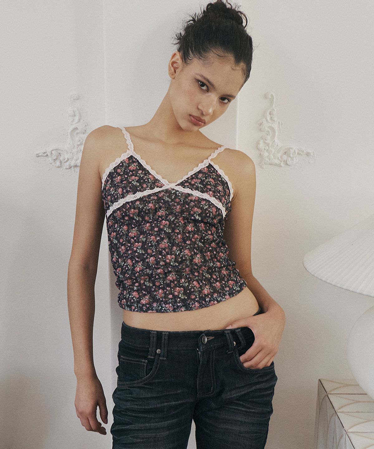 플리즈노팔로우(PLEASENOFOLLOW) Maisie Lace Sleeveless Top (Black)