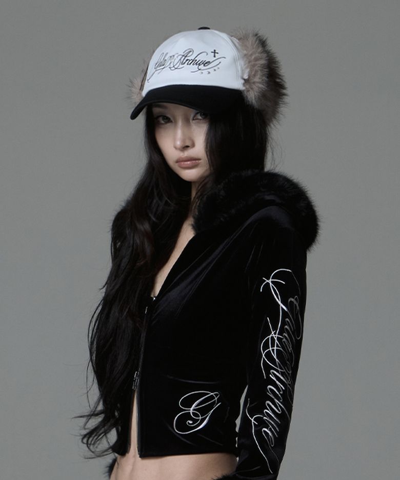 [노제 pick] TWO TONE FUR LETTERING LOGO CAP_BLACK