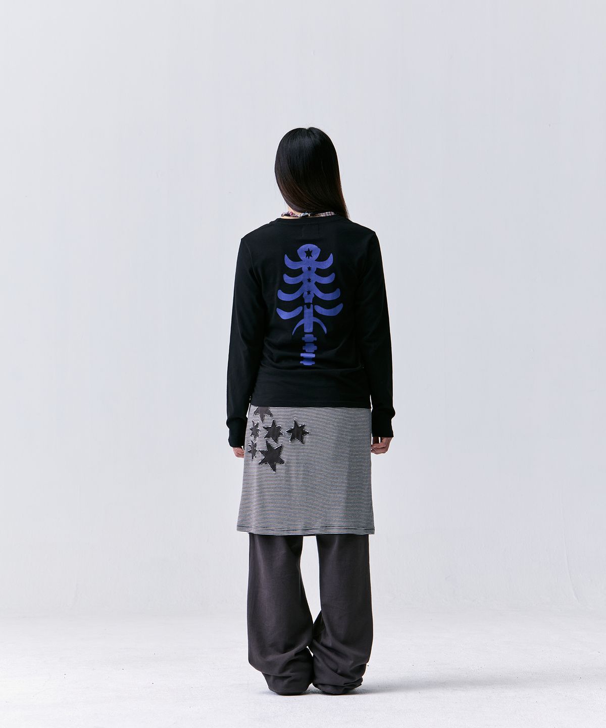 탄산마그네슘(TANSANMAGNESIUM) 본 롱슬리브 (블랙/블루)