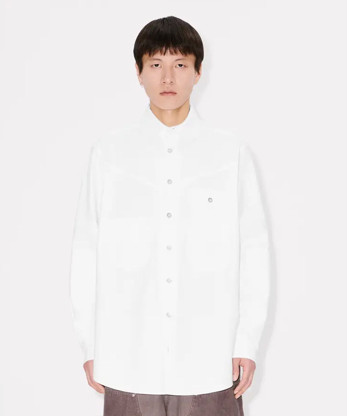 겐조(KENZO) 남성 25FW 워크웨어 오버셔츠_K256AMI101WHX