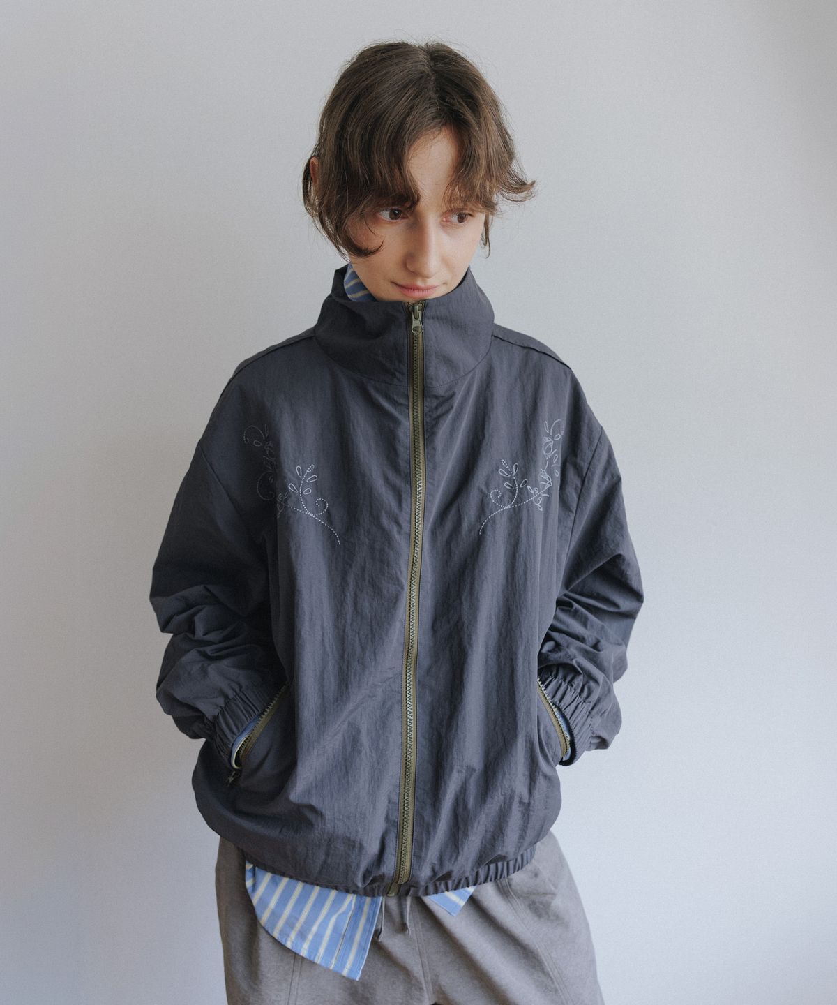 시엔느(SIENNE) Louise Embroidery Blouson (Charcoal)