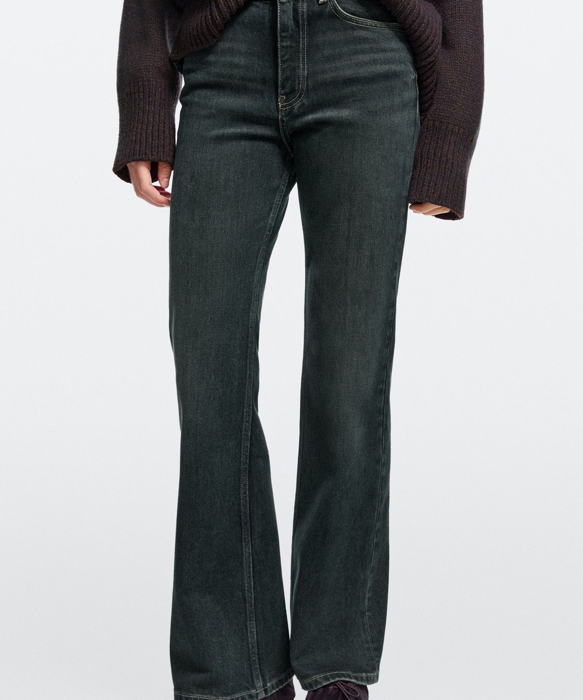 마시모두띠(MASSIMO DUTTI) 미드라이즈 플레어핏 데님 팬츠