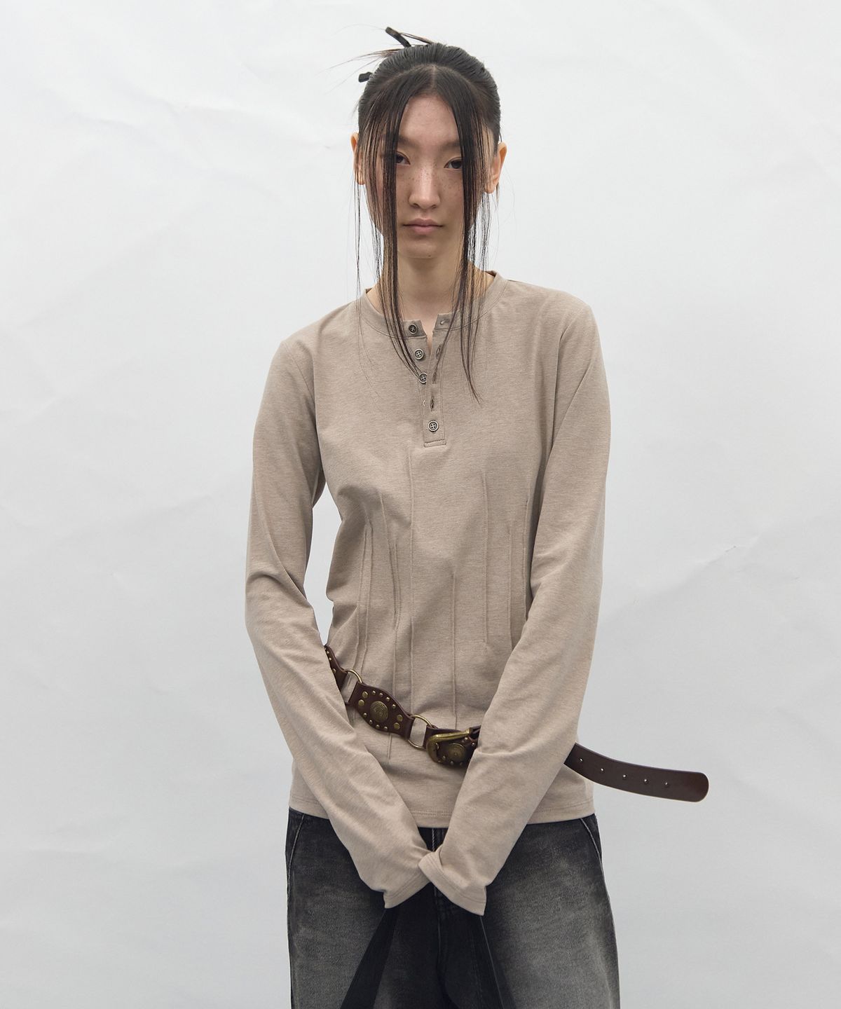 비엘알(BLR) Soft Pin-tuck Henley Long Sleeve Beige