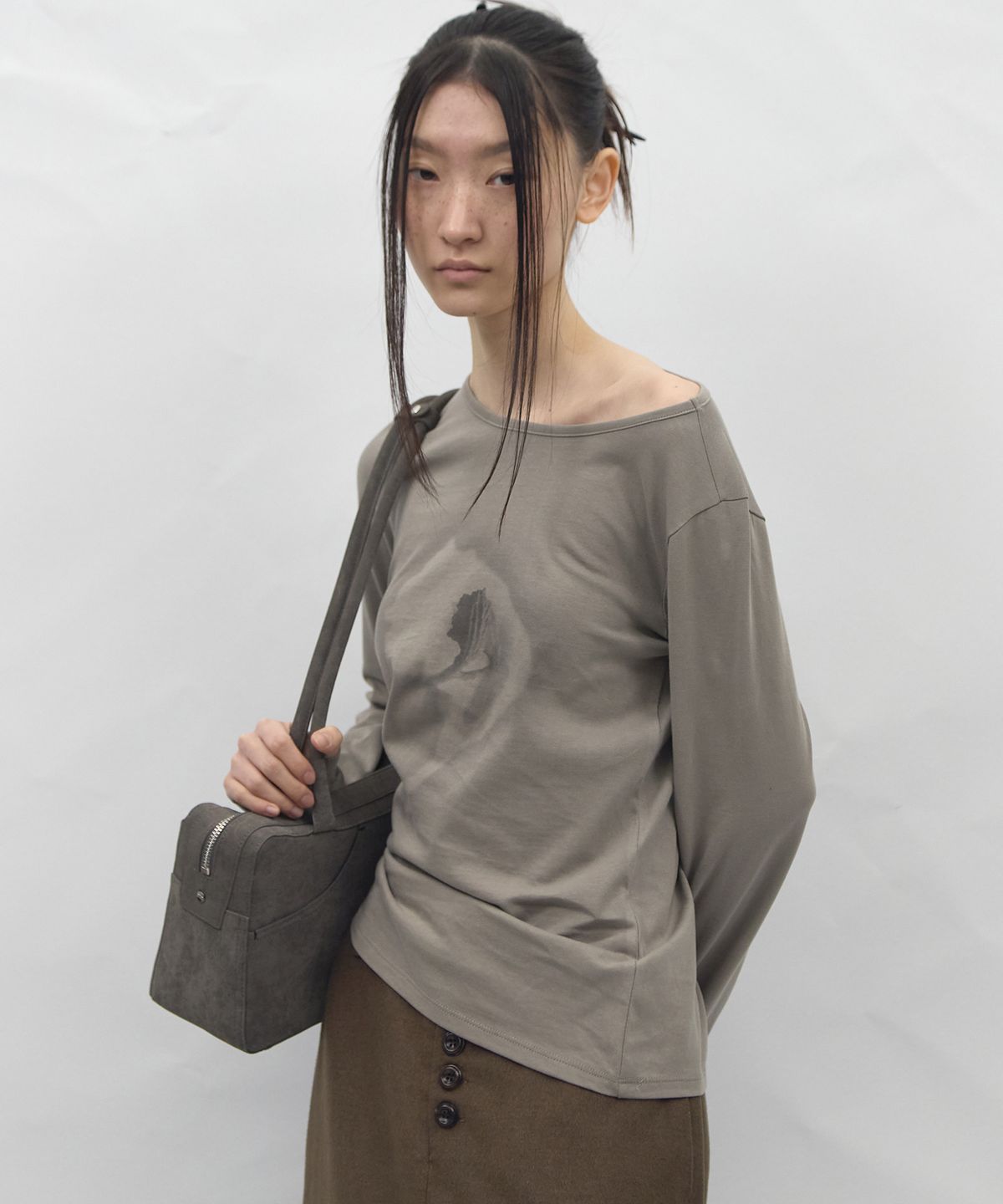 비엘알(BLR) Traced Flower Long Sleeve Beige