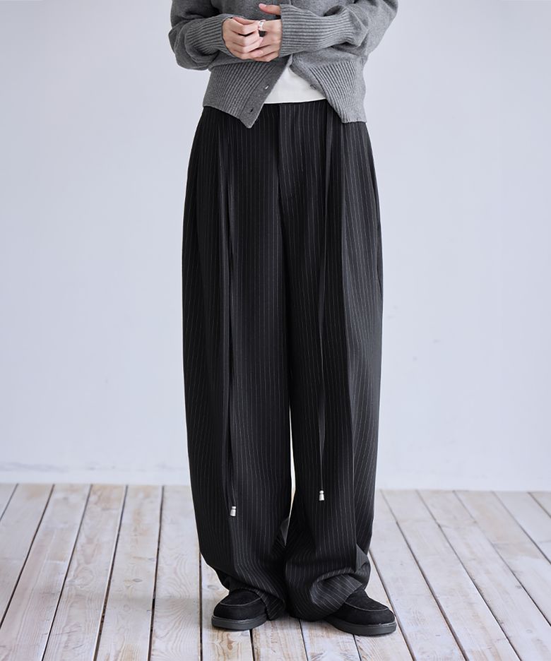 Curved Over Pintuck Stripe Slacks, BLACK