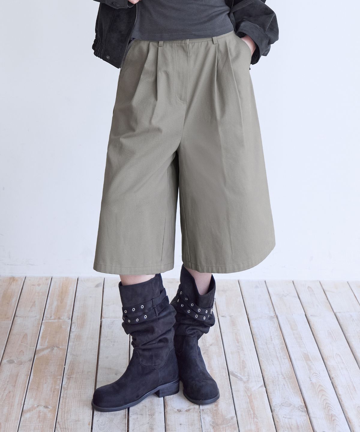 런던다다(LONDONDADA) Cotton Twill Bermuda Shorts, GREIGE