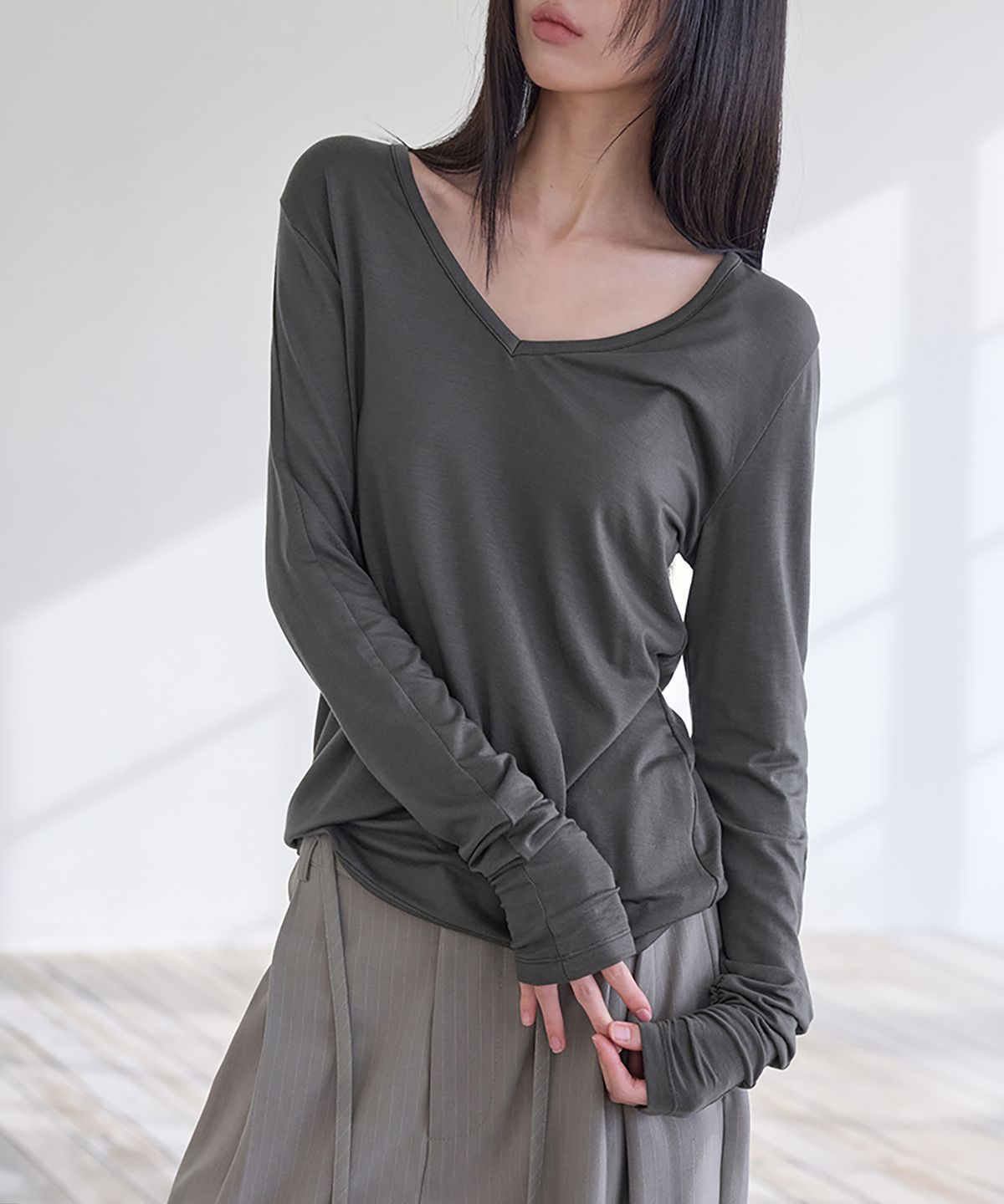 런던다다(LONDONDADA) Sheer Deep V-neck Shirring Long Sleeve, 2colors