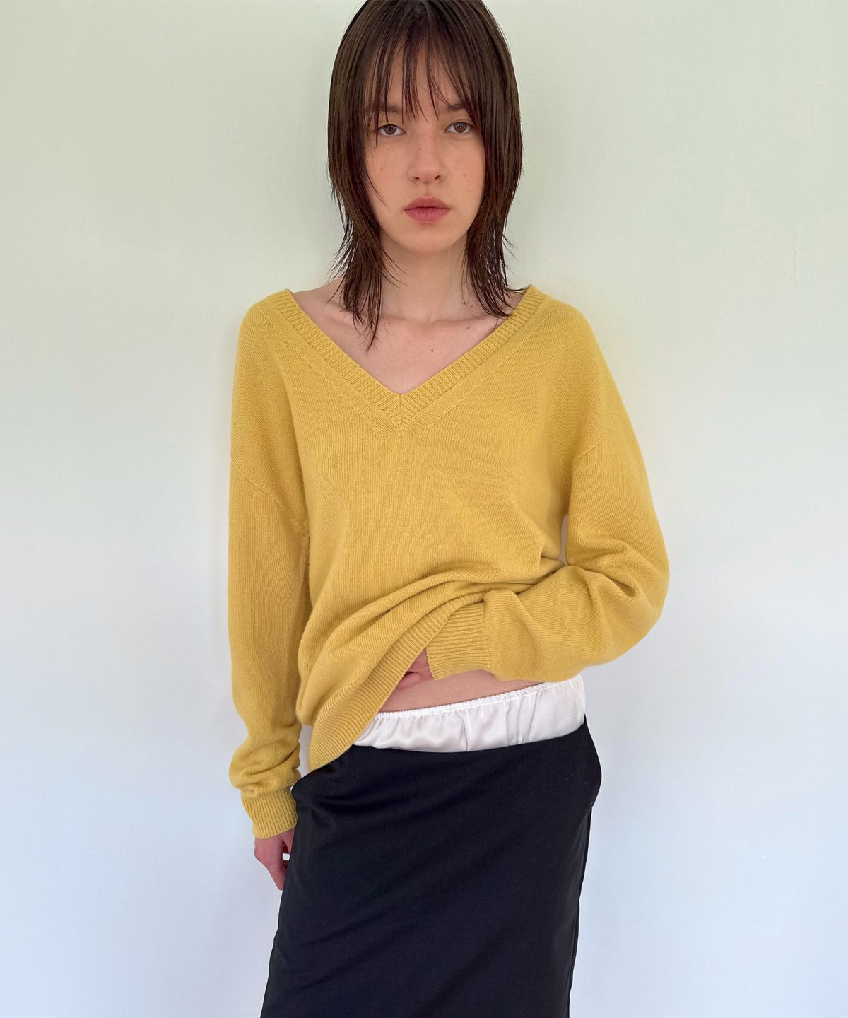 다이애그널(DIAGONAL) V NECK BASIC KNIT (yellow)
