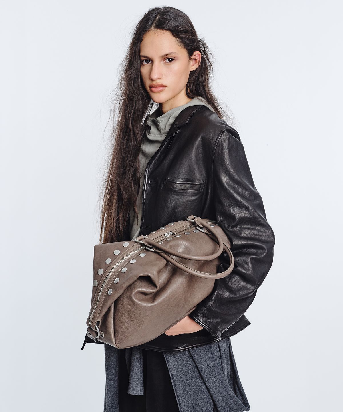마지셔우드(MARGESHERWOOD) DUMPLING STUD_taupe washed nappa