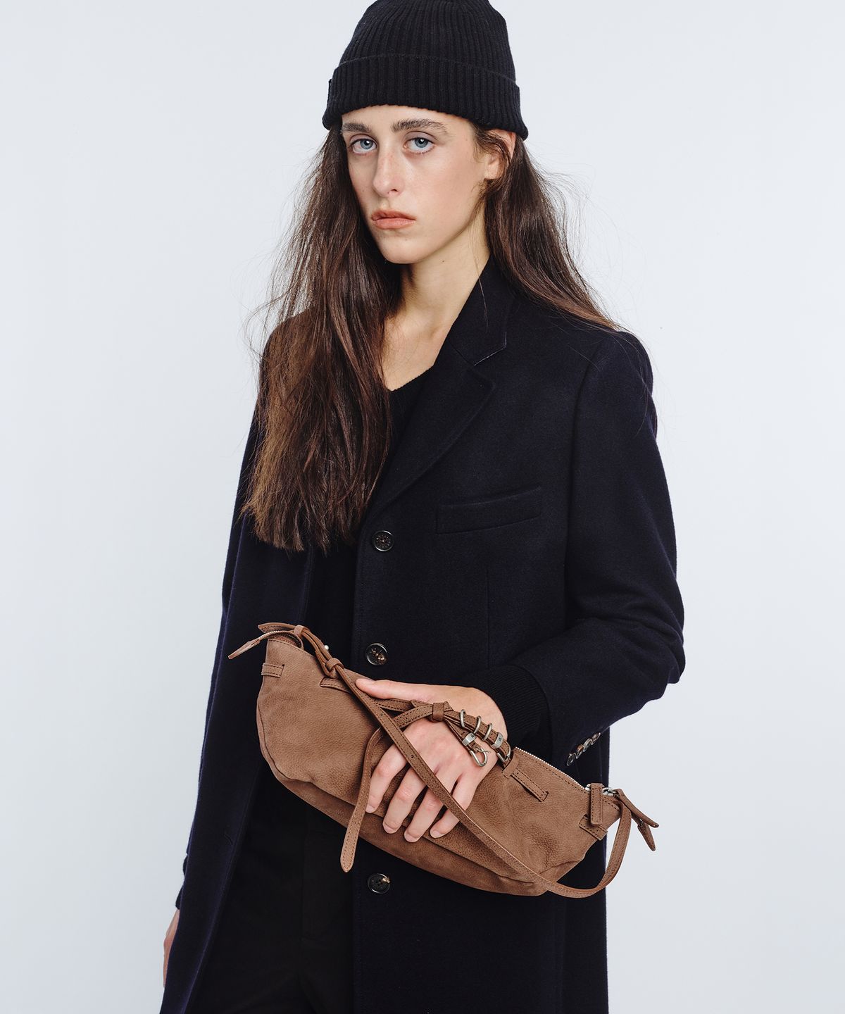 마지셔우드(MARGESHERWOOD) GRANDMA USED SLING BAG_milk brown nubuck