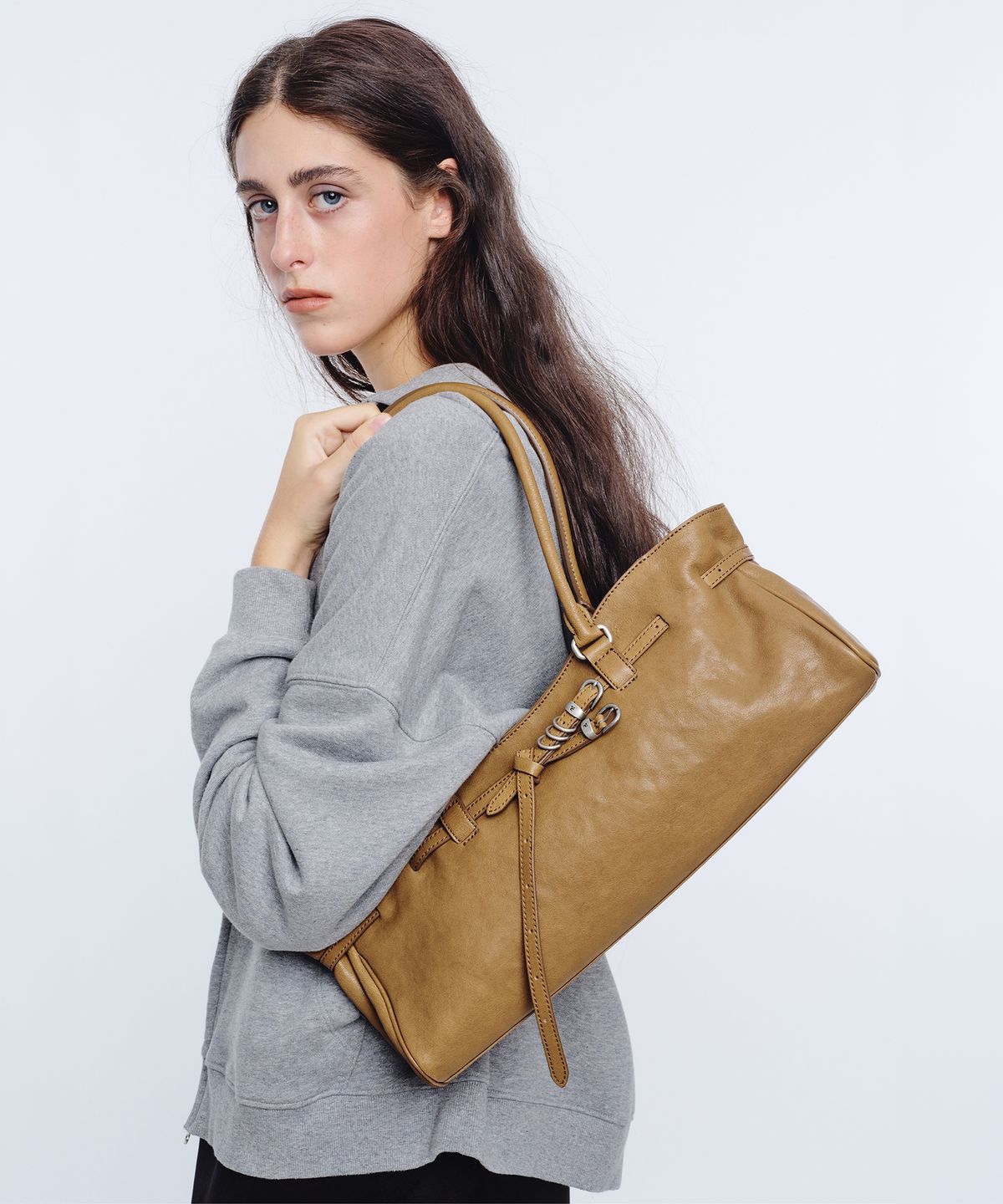 마지셔우드(MARGESHERWOOD) SOFT GRANDMA SHOULDER BAG_vintage camel washed nappa